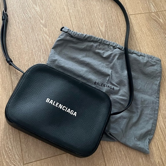 Balenciaga Everyday Camera Bag Medium - Black - Picture 1 of 4